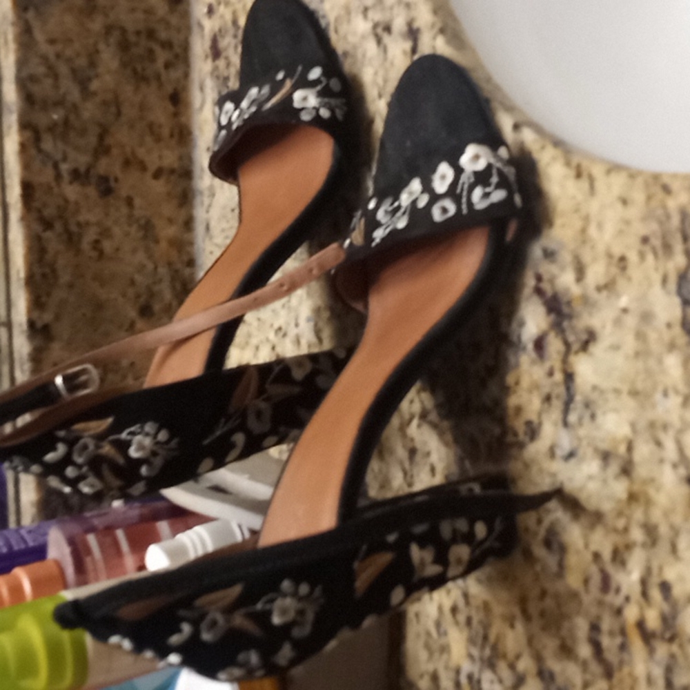 Strappy heel - Picture 3 of 5